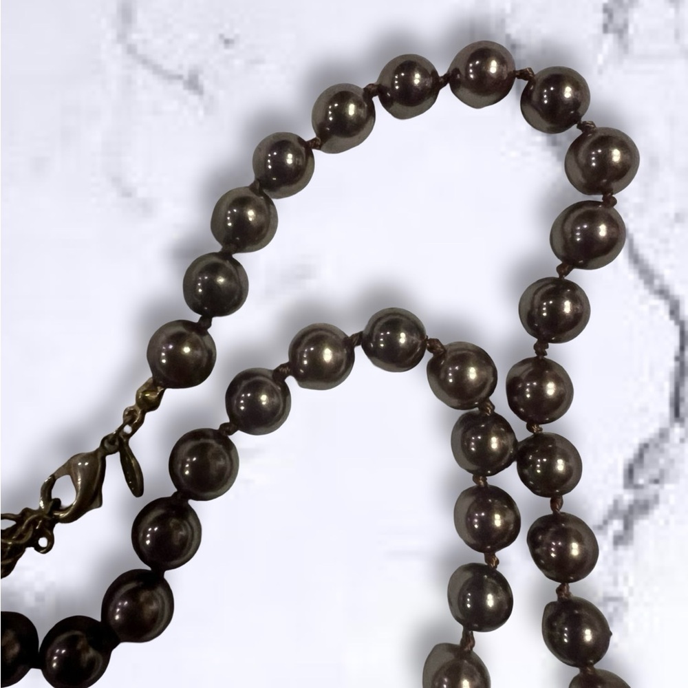 Elegant Black Pearl Necklace